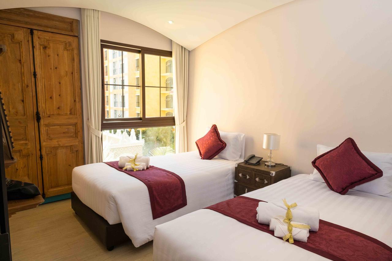 The Symphony Suites Pattaya Jomtien Beach Exterior photo